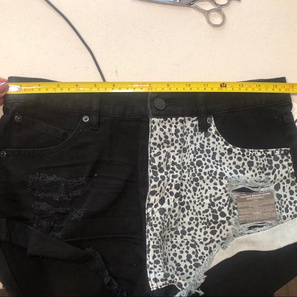 🎉CLEARANCE🎉 Volcom High-Waisted Jean Shorts - Picture 5 of 5